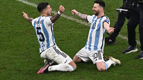 Игроки сборной Аргентины радуются победе в финальном матче чемпионата мира по футболу между сборными Аргентины и Франции. - اسپوتنیک ایران  