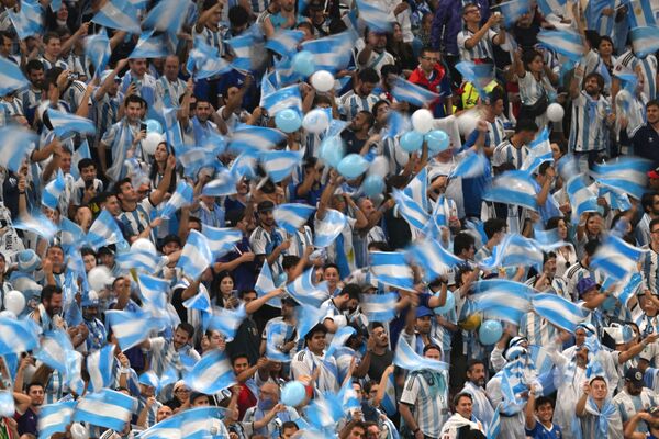 هواداران تیم ملی آرژانتین قبل از شروع بازی فینال جام جهانی بین تیم های ملی آرژانتین و فرانسه - اسپوتنیک ایران  