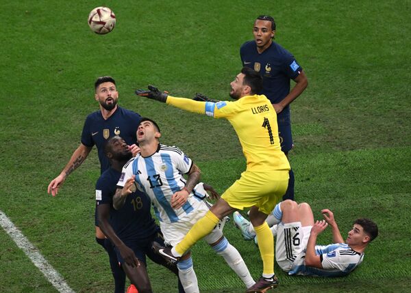 لحظه ای از دیدار فینال جام جهانی بین آرژانتین و فرانسه - اسپوتنیک ایران  