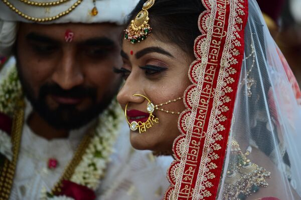 مراسم عروسی همزمان 300 زوج هندی در حومه «سورات» هندوستان. - اسپوتنیک ایران  