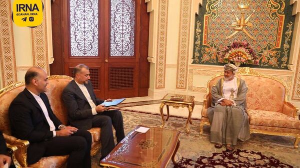 حسین امیرعبداللهیان، وزیر امور خارجه جمهوری اسلامی ایران در دیدار با سلطان عمان  - اسپوتنیک ایران  