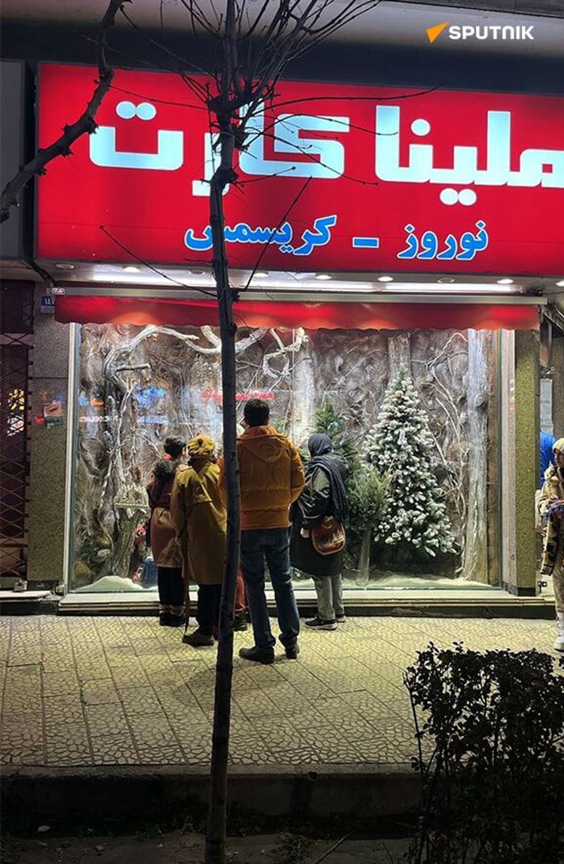حال و هوای سال نو میلادی در خیابان میرزا شیرازی در تهران  - اسپوتنیک ایران  , 1920, 31.12.2022
