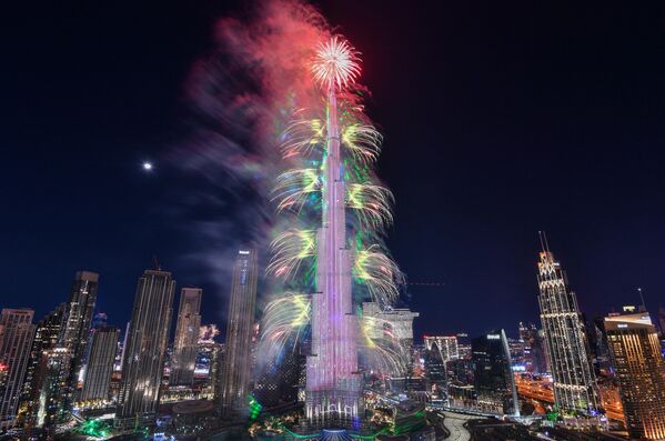 آتش بازی شب سال نو در برج خلیفه دبی31 دسامبر 2022 - اسپوتنیک ایران  