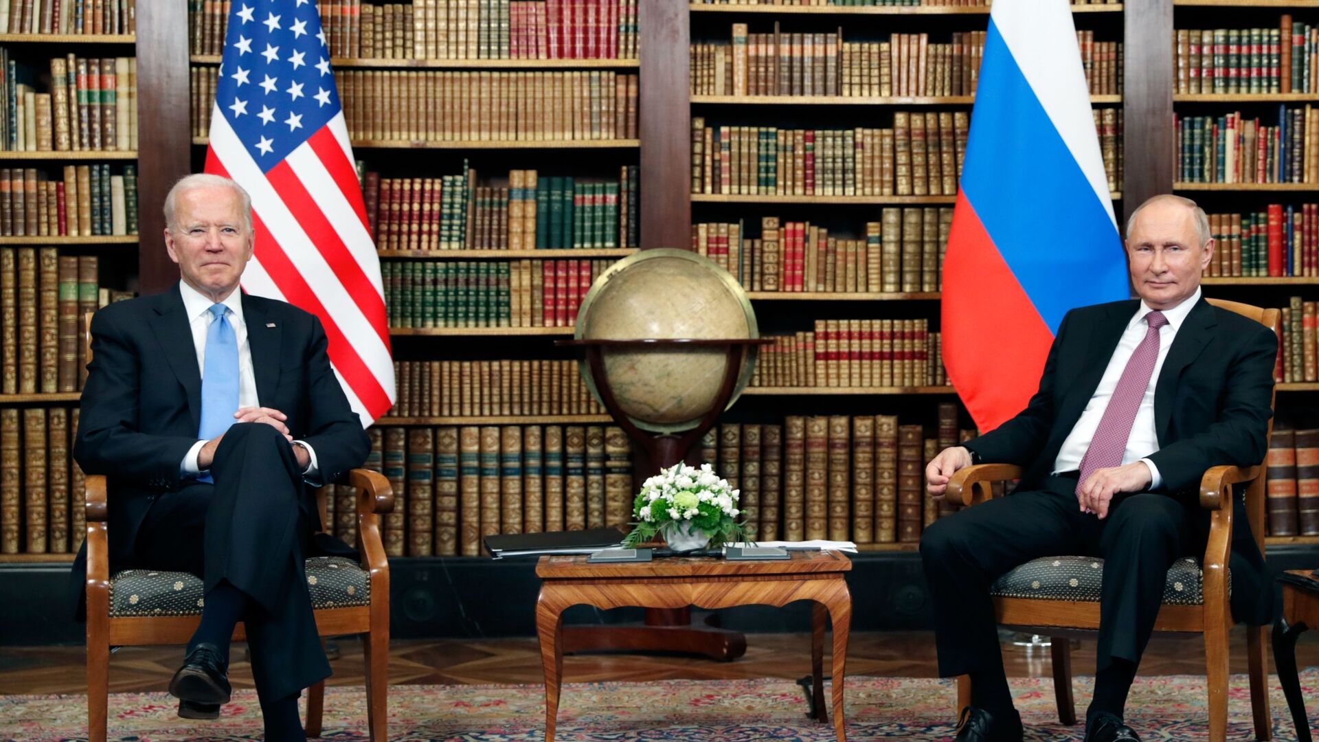  Президент РФ Владимир Путин и президент США Джо Байден во время встречи в Женеве на вилле Ла Гранж - اسپوتنیک ایران  , 1920, 12.01.2023