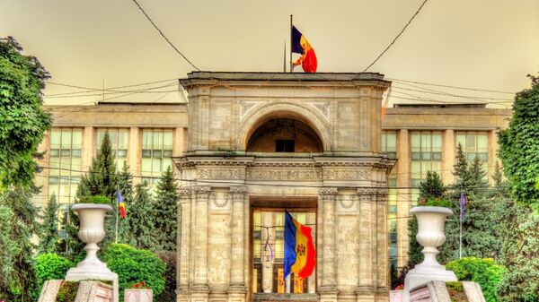 Молдавский флаг и Триумфальная арка в Кишиневе - اسپوتنیک ایران  