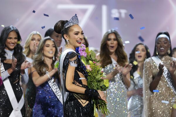  &quot;R&#x27;Bonney Gabriel&quot; دختر شایسته ایالات متحده آمریکا  پس از تاج گذاری در هفتاد و یکمین مسابقه زیبایی Miss Universe در نیواورلئان آمریکا - اسپوتنیک ایران  
