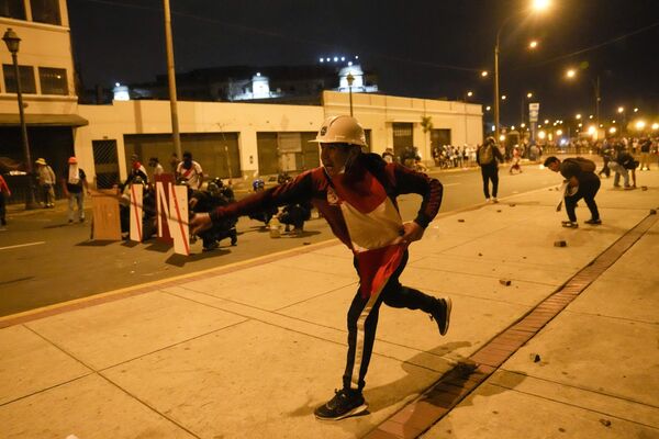 درگیری معترضان ضد دولتی با پلیس در لیما، پرو، روز  پنجشنبه، 19 ژانویه 2023 - اسپوتنیک ایران  