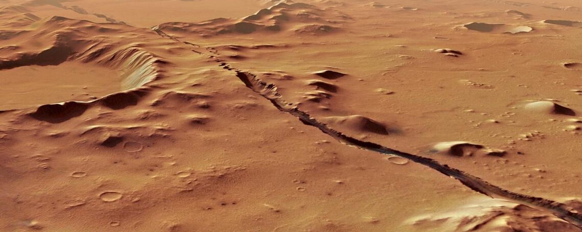 Вид под углом к ​​одному из разломов, образующих систему Cerberus Fossae на Марсе - اسپوتنیک ایران  , 1920, 27.01.2023
