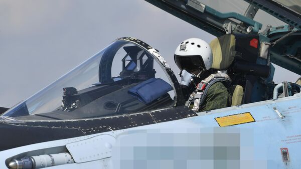 Пилот в кабине истребителя Су-35 авиагруппы Восточного военного округа Вооруженных сил России - اسپوتنیک ایران  