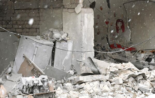 ساختمان بیمارستانی در منطقه &quot;نووایدار&quot; در جمهوری خلق لوهانسک که توسط ارتش اوکراین با موشک های هیمارس مورد حمله قرار گرفت. 14 نفر کشته و 24 بیمار بیمارستان و کادر پزشکی زخمی شدند. - اسپوتنیک ایران  