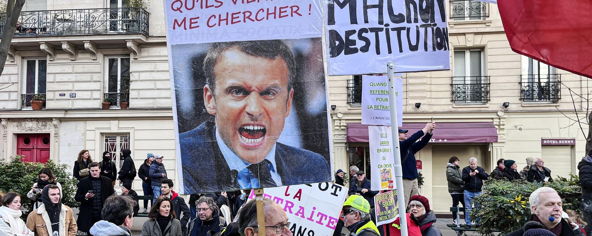Участники акции протеста в Париже против повышения пенсионного возраста во Франции - اسپوتنیک ایران  , 1920, 03.03.2023