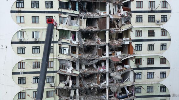 Разрушенное в результате землетрясения здание в турецком городе Диярбакыр - اسپوتنیک ایران  