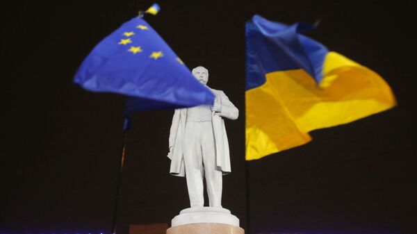 پرچم های اروپا و اوکراین - اسپوتنیک ایران  