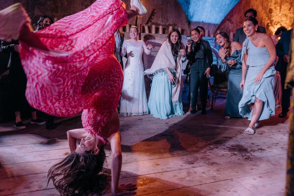 رقص آدریانا اورتیز. زمان مهمانی. اکوادور. - اسپوتنیک ایران  