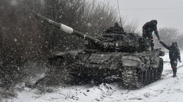 Военнослужащие танка Т-72 вооруженных сил РФ в южном секторе специальной военной операции - اسپوتنیک ایران  