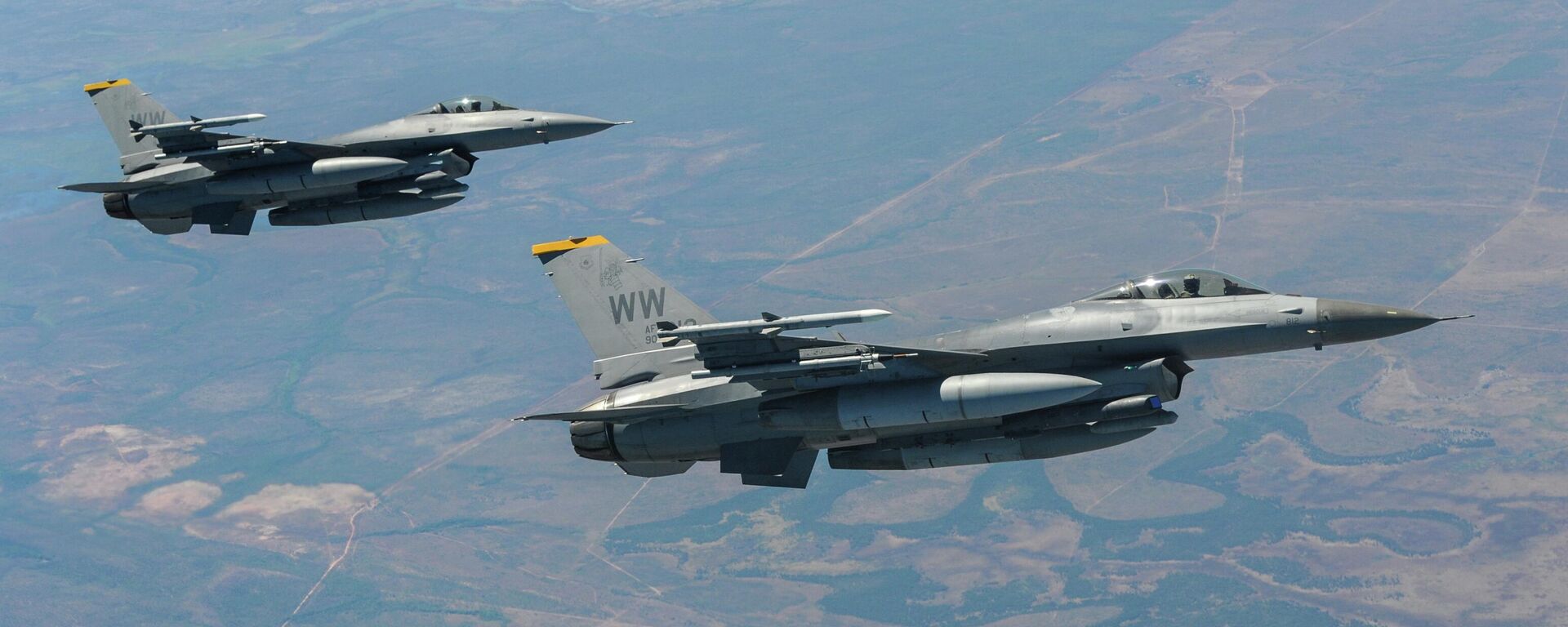 F-16C ВВС США приближаются к многоцелевому транспортному самолету-заправщику KC-30A Королевских ВВС Австралии для дозаправки в воздухе во время учений Pitch Black, 2016 год - اسپوتنیک ایران  , 1920, 25.05.2023
