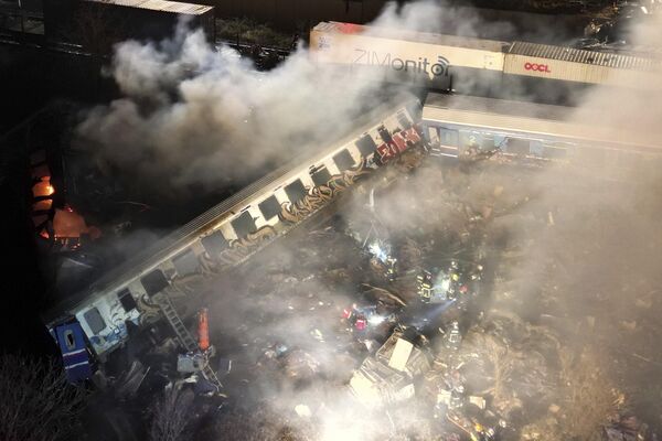 حادثه برخورد دو قطار در نزدیکی شهر لاریسا یونان که براساس آخریم امار منجر به کشته شدن 36 نفر شده است.1 مارس 2023 - اسپوتنیک ایران  
