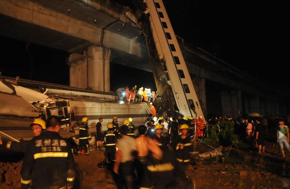 حادثه خارج شدن قطار از ریل بین شهرهای هانگژو و ونژو در استان ژجیانگ در شرق چیندر این حادثه 33 نفر جان خود را از دست داده و 200 نفر زخمی شدند.23 ژوئیه 2011 - اسپوتنیک ایران  