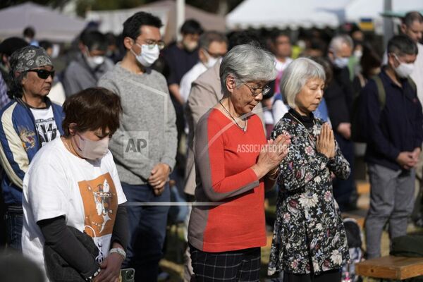 مردم برای یادبود فاجعه 311 پس از زلزله و سونامی در منطقه توهوکو در 12 سال پیش، در طی یک مراسم سالگرد در پارک هیبیا در توکیو، یک دقیقه سکوت می کنند. - اسپوتنیک ایران  