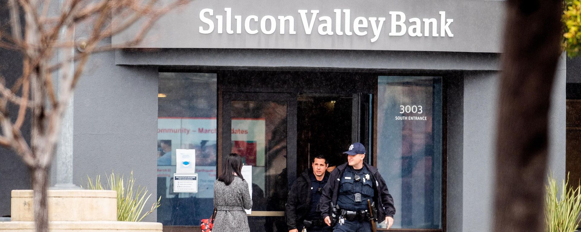 Полиция у штаб-квартиры банка Silicon Valley Bank в Санта-Кларе - اسپوتنیک ایران  , 1920, 12.03.2023