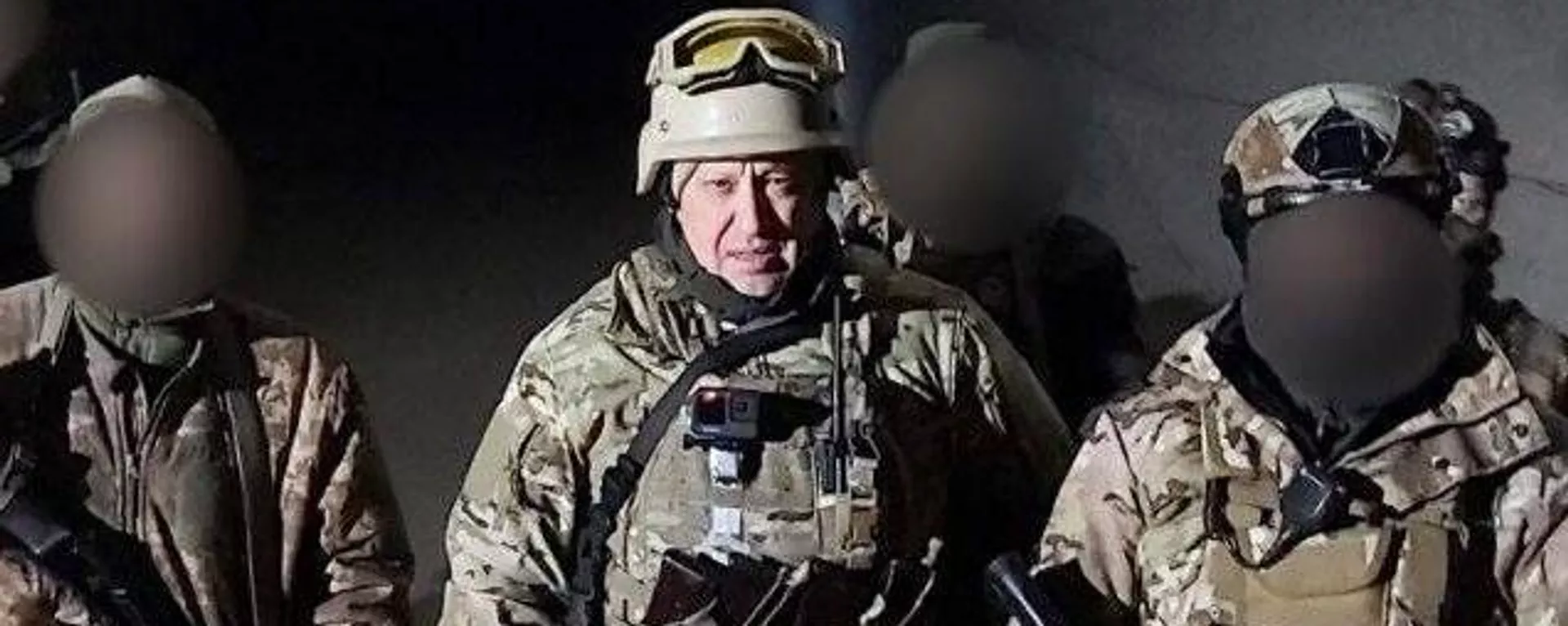 Бойцы подразделения ЧВК Вагнер и основатель группы бизнесмен Евгений Пригожин в Соледаре - اسپوتنیک ایران  , 1920, 14.03.2023