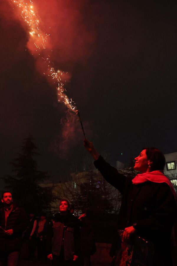 جشن چهارشنبه سوری و آماده شدن مردم برای استقبال از سال نو در تهران - اسپوتنیک ایران  