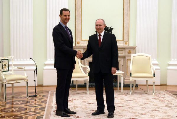 15 مارس 2023. رئیس جمهور روسیه ولادیمیر پوتین و رئیس جمهور سوریه بشار اسد (سمت چپ) در طی یک دیدار. - اسپوتنیک ایران  