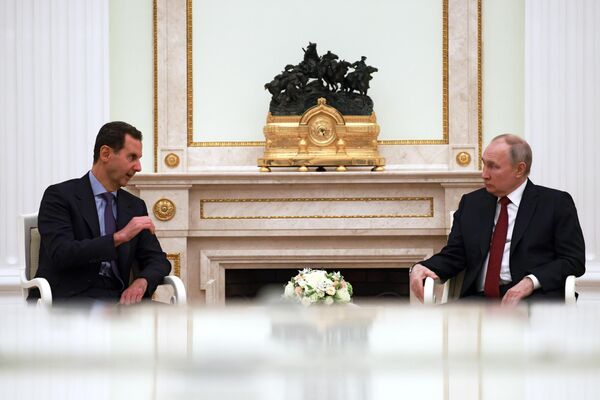 15 مارس 2023. رئیس جمهور روسیه ولادیمیر پوتین و رئیس جمهور سوریه بشار اسد (سمت چپ) در طی یک دیدار. - اسپوتنیک ایران  