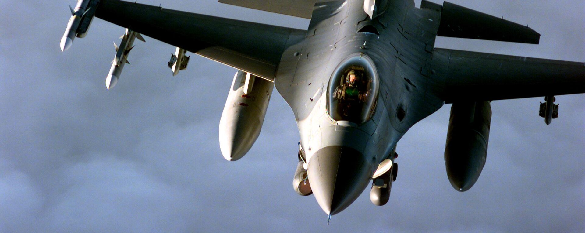 Два истребителя F-16 Fighting Falcons ВВС США во время операции НАТО Союзные силы 20 апреля 1999 года - اسپوتنیک ایران  , 1920, 19.05.2023