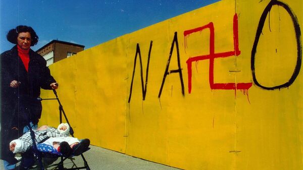 Граффити на улицах Нови-Сада во время бомбардировки НАТО Югославии, 1999 год - اسپوتنیک ایران  