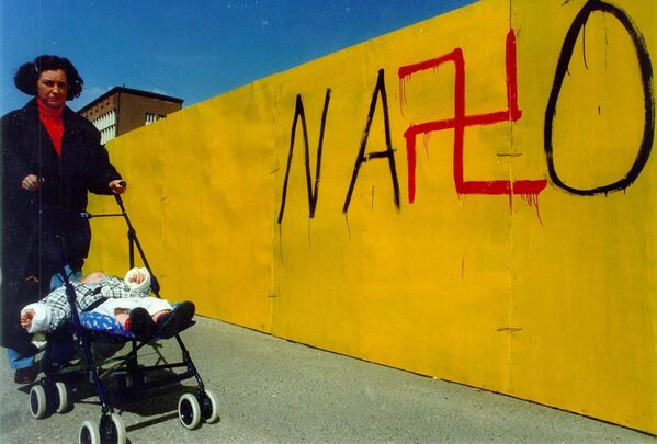   ناتو جمهوری فدرال  یوگسلاوی را  در سال 1999 بمباران کرد . گرافیتی در خیابان های نووسادسک در جریان بمباران ناتو - اسپوتنیک ایران  