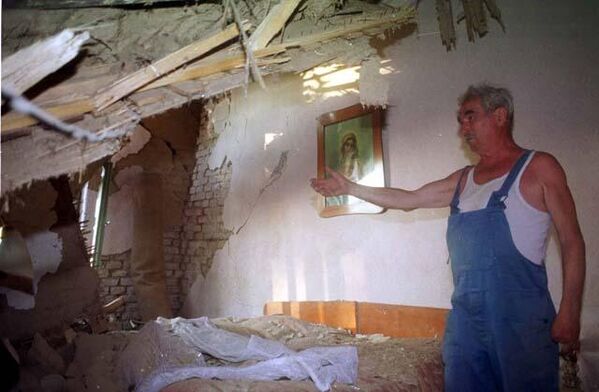 ناتو جمهوری فدرال  یوگسلاوی را  در سال 1999 بمباران کرد.  جنگنده های ناتو خانه هایی را در محله سرمسکا کامنیکا در نووی ساد ویران کرد. - اسپوتنیک ایران  