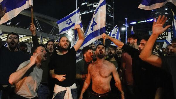 Участники протеста против судебной реформы в Израиле  - اسپوتنیک ایران  