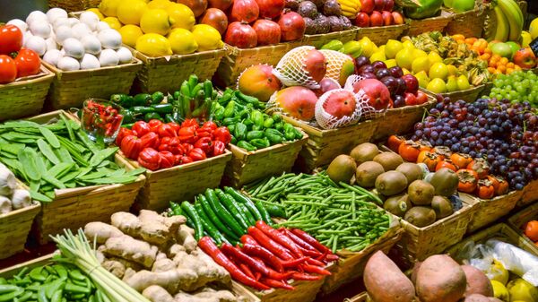 Фрукты и овощи в магазине - اسپوتنیک ایران  