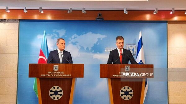جیحون بایرام‌اُف وزیر امور خارجه جمهوری آذربایجان در نشست مشترک خبری با الی کوهن وزیر امور خارجه اسرائیل  - اسپوتنیک ایران  