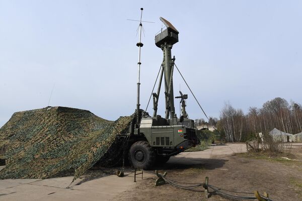 رادار متحرک سیستم پدافند هوایی ارتش بلاروس در جهت افزایش توان دفاعی واقع در استان هم مرز با کشور اوکراین. - اسپوتنیک ایران  