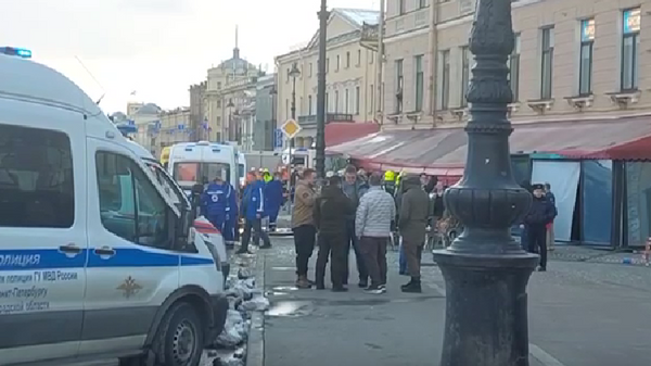 Спасатели на месте взрыва на Университетской набережной в Санкт-Петербурге - اسپوتنیک ایران  