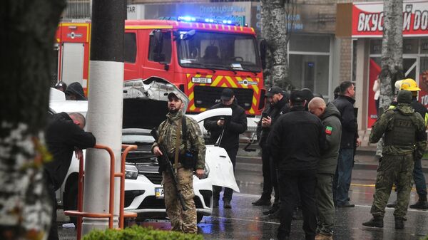 Сотрудники экстренных служб на месте взрыва автомобиля на улице Богдана Хмельницкого в Мелитополе - اسپوتنیک ایران  