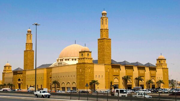 اذان از طریق بلندگوی مساجد در عربستان محدود شد - اسپوتنیک ایران  