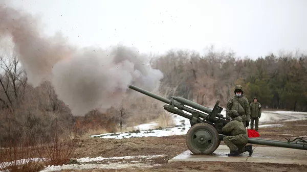 Артиллеристы производят залп из пушек ЗиС-3 на Мамаевом кургане - اسپوتنیک ایران  