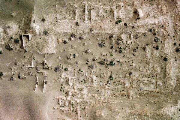 نمای پلان هوایی از یک سازه باستانی در محوطه باستانی ام العقریب. - اسپوتنیک ایران  