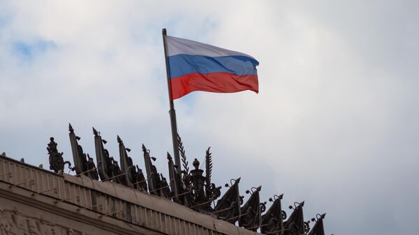 Российский флаг на здании Министерства обороны в Москве  - اسپوتنیک ایران  