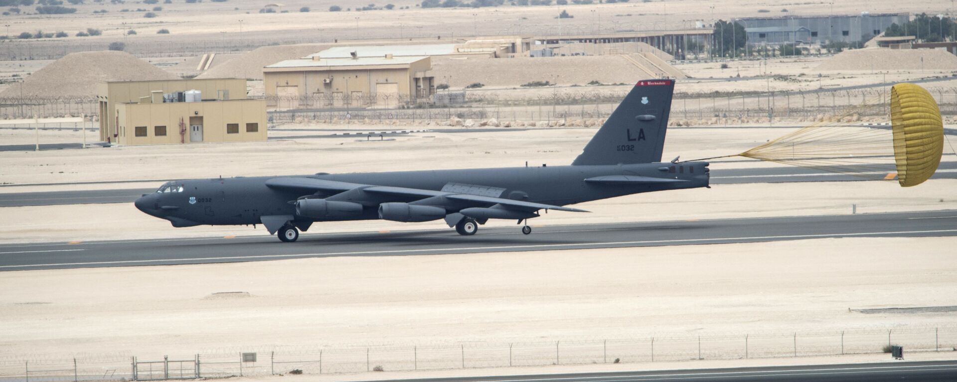 Стратегический бомбардировщик-ракетоносец ВВС США Боинг Б-52 Стратофортресс прибыл на авиабазу Эль-Удейд, Катар - اسپوتنیک ایران  , 1920, 23.04.2023