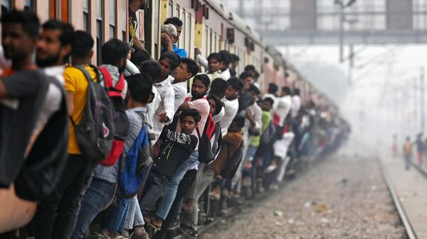 Жители на поезде в Индии  - اسپوتنیک ایران  