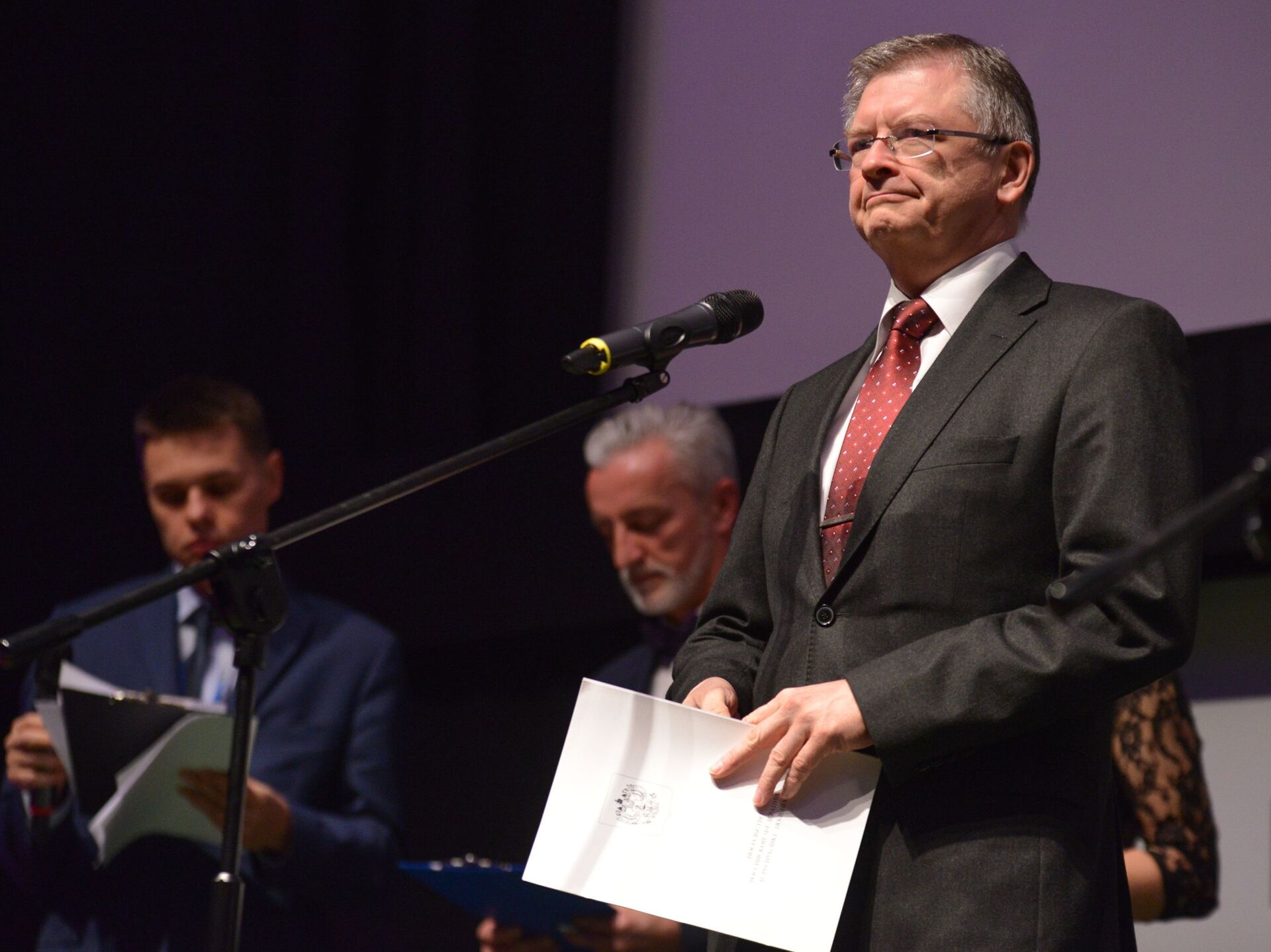 Интервью в варшаве. Посол РФ В Польше Андреев. Сергей Андреев посол. Варшаве Сергей Андреев. Российский посол в Польше Сергей Андреев.