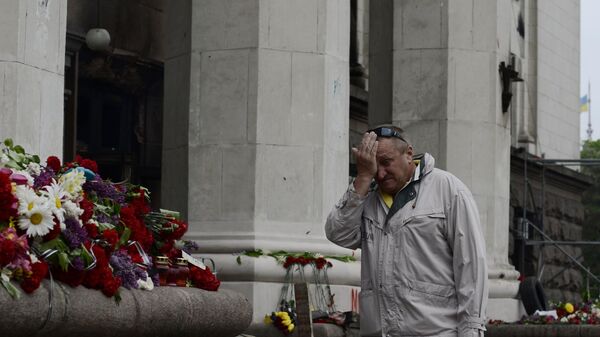 Цветы в память о погибших в результате пожара в Доме профсоюзов на площади Куликово поле в Одессе - اسپوتنیک ایران  