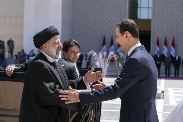 بشار اسد رئیس جمهور سوریه از  ابراهیم رئیسی رئیس جمهور ایران در دمشق استقبال می کند - اسپوتنیک ایران  