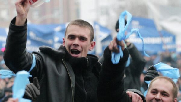Сторонники Виктора Януковича из Донецка на митинге в его поддержку, который прошел на Вокзальной площади Киева - اسپوتنیک ایران  