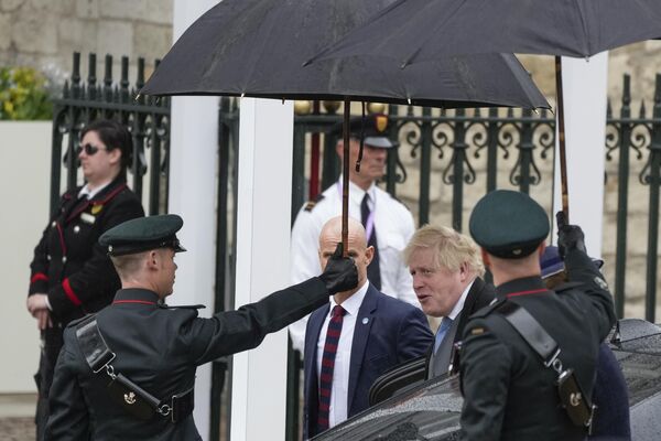 نخست وزیر سابق بریتانیا، بوریس جانسون، قبل از مراسم تاجگذاری پادشاه بریتانیا چارلز سوم در لندن شنبه، 6 مه 2023، وارد کلیسای وست مینستر شد. (AP Photo/Alessandra Tarantino) - اسپوتنیک ایران  