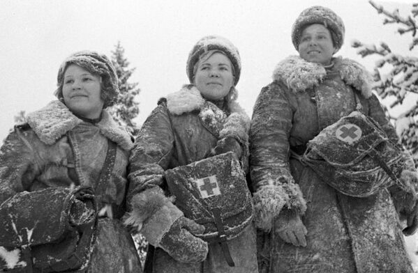 دختران پرستار و مربیان بهداشت روس در زمان جنگ جهانی دوم. - اسپوتنیک ایران  